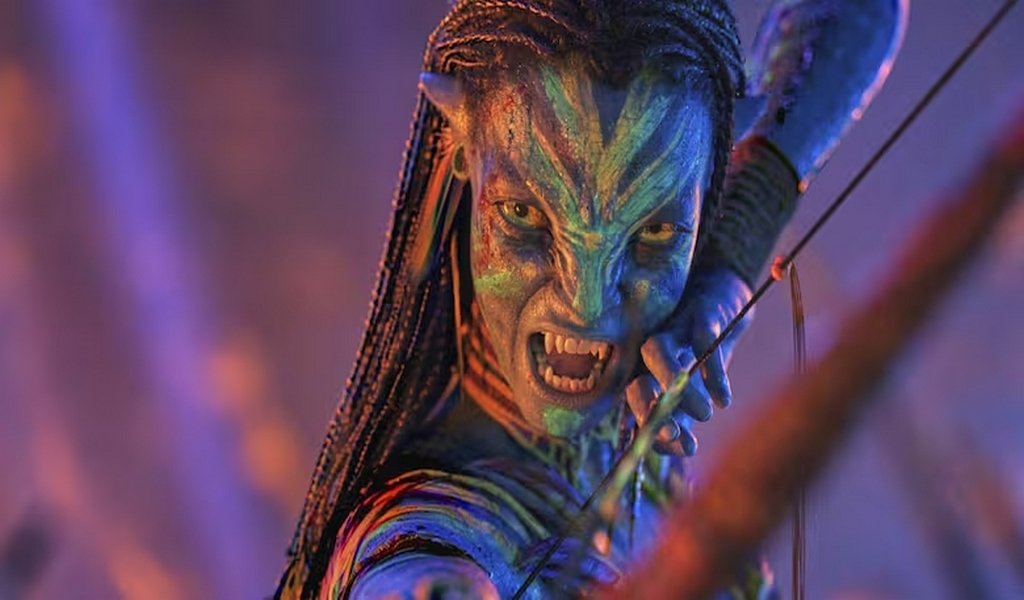 Pandora entra al living