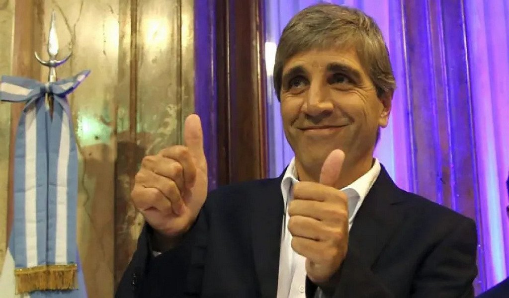 La declaración jurada de Caputo vuelve a poner el foco en sus millones fuera del país