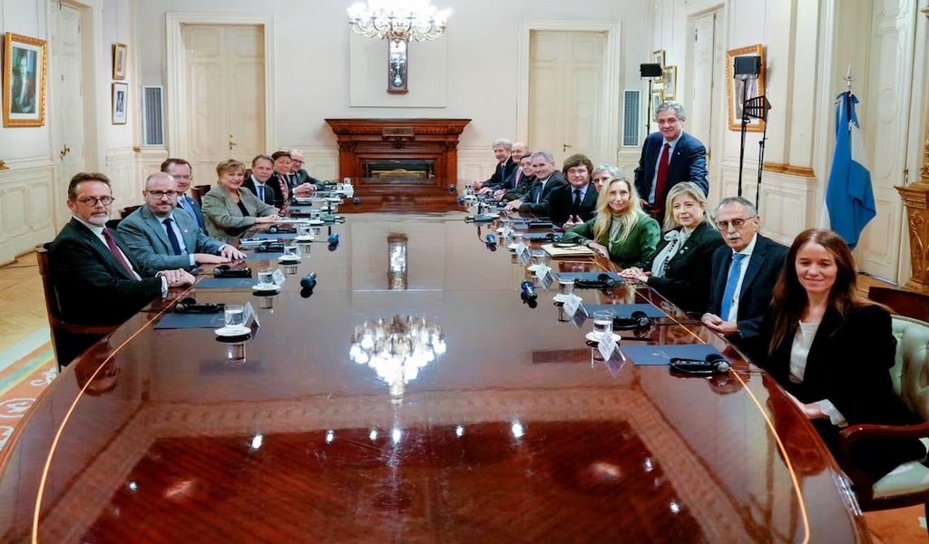 Reunión de gabinete de ministros. NA 